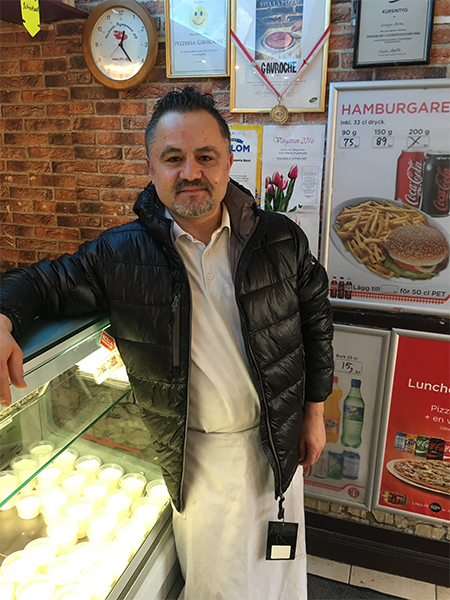 Gavroche pizzeria vinnare av vinterjacka med Arla vid lotteri V1  Blå/vit lott Serie G nr 33