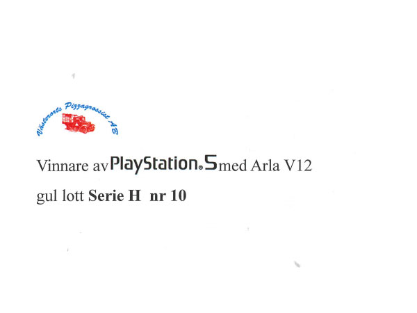Vinnare av Playstation 5 med Arla V12 gul lott serie H nr 10