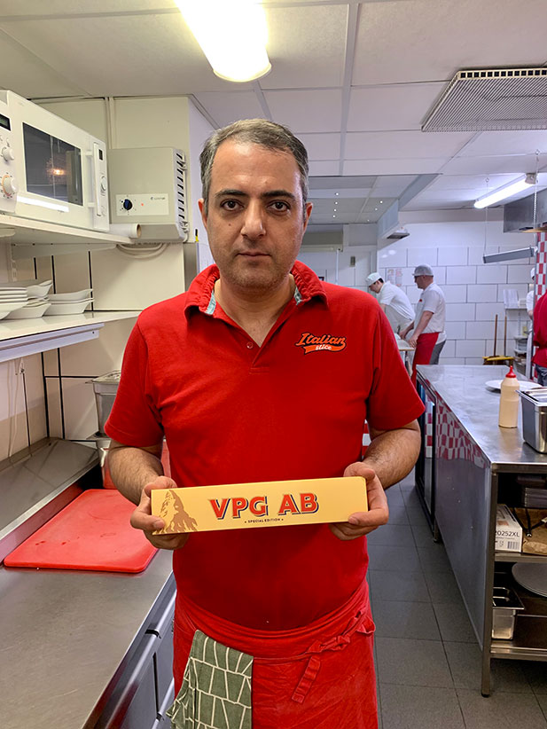 Italien Slice Väsby <br>är Vinnare 3:e pris av Toblerone med Arla V15  Grön/vit randig lott serie U 30