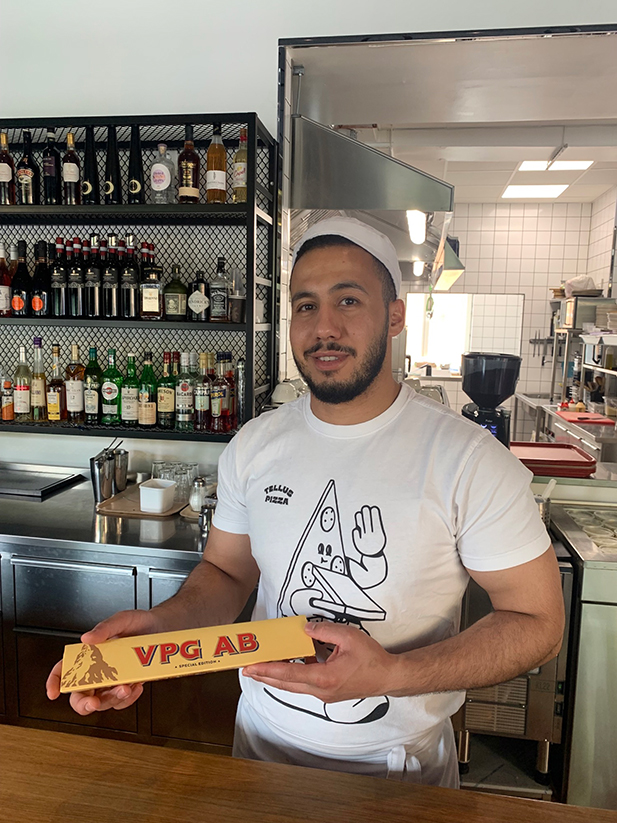 Tellus pizzeria <br> är vinnare av 3:a pris Toblerone  med Arla V 31 Grön/Vit lott Serie V nr 21