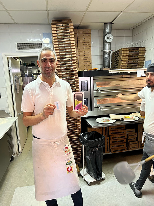 Stort Grattis till Pizzeria Lilla Vallentina  <br>Vinnaren av iPhone 14, tävlingen med Västerorts Pizzagrossist Norska Räkor. V 39-2022